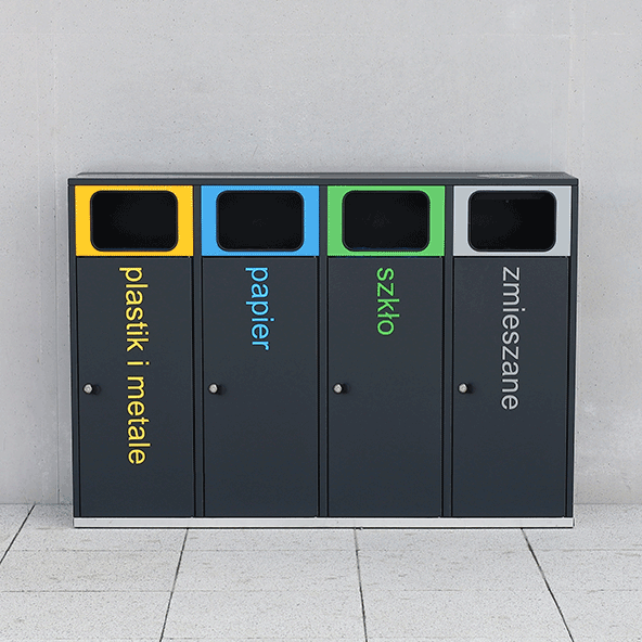 Pionowe zdjęcie nowoczesnych koszy recyklingowych o minimalistycznym tle, polskie opisy koszy.